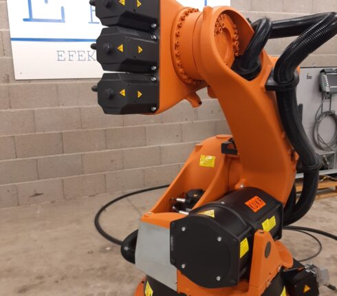 Kuka KR140 L100 robot