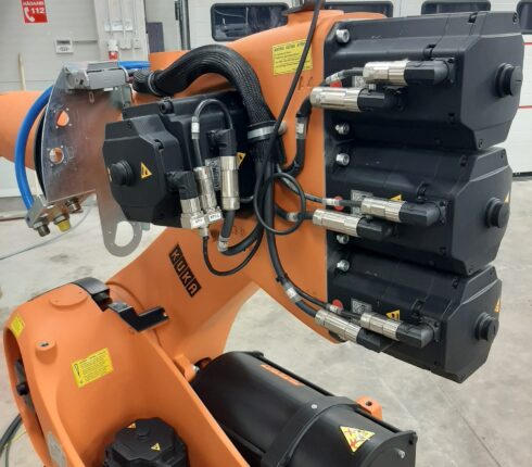 Kuka KR140 L100 robot